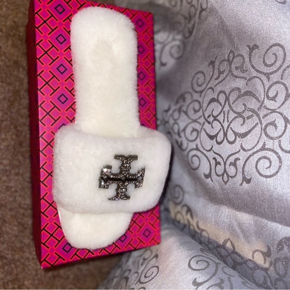 Tory Burch Sandals (white fur) - Picture 2 of 2